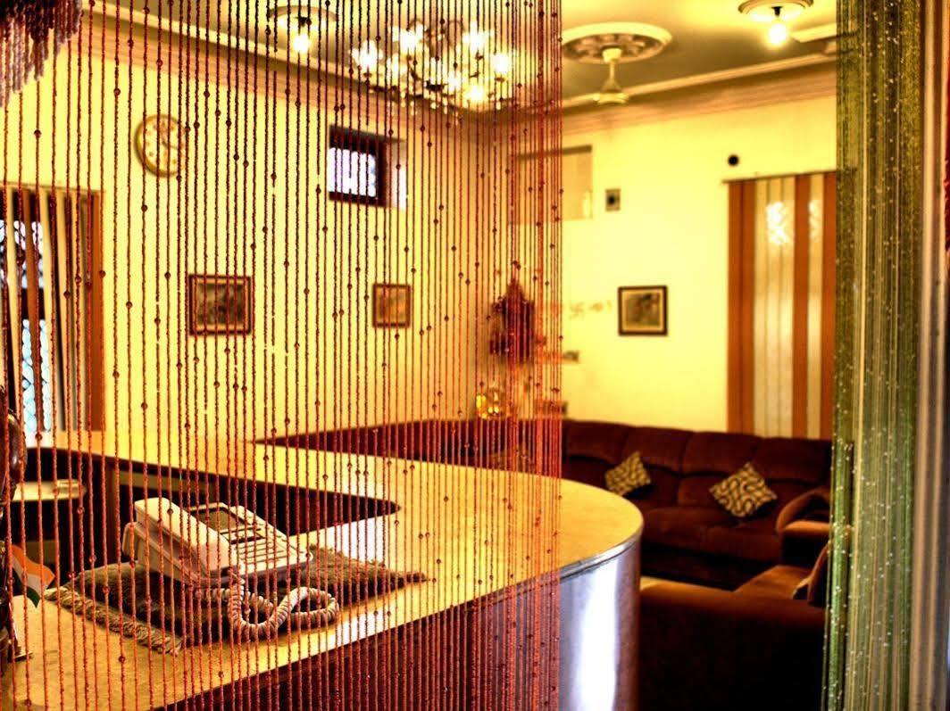 Treebo Trend Gupta Inn Варанаси Экстерьер фото