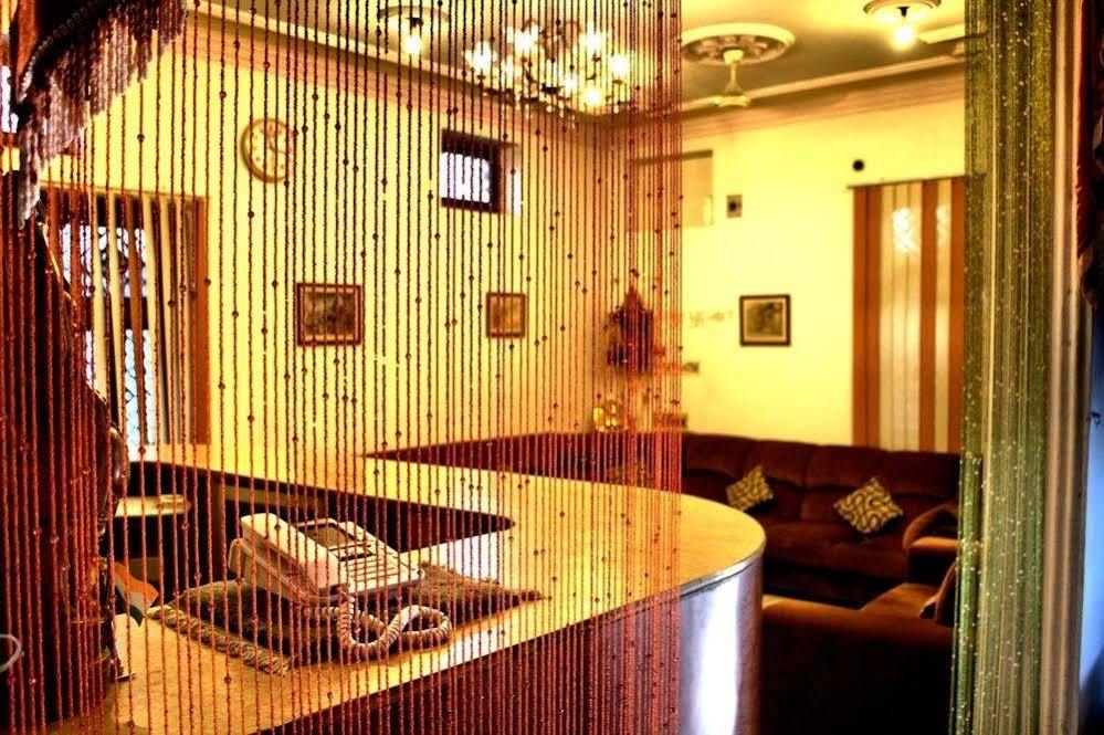 Treebo Trend Gupta Inn Варанаси Экстерьер фото