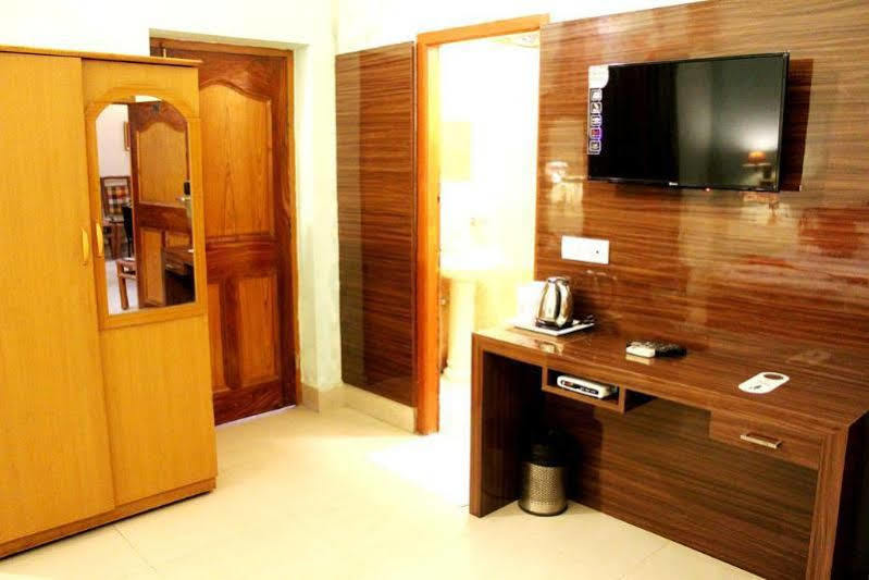 Treebo Trend Gupta Inn Варанаси Экстерьер фото